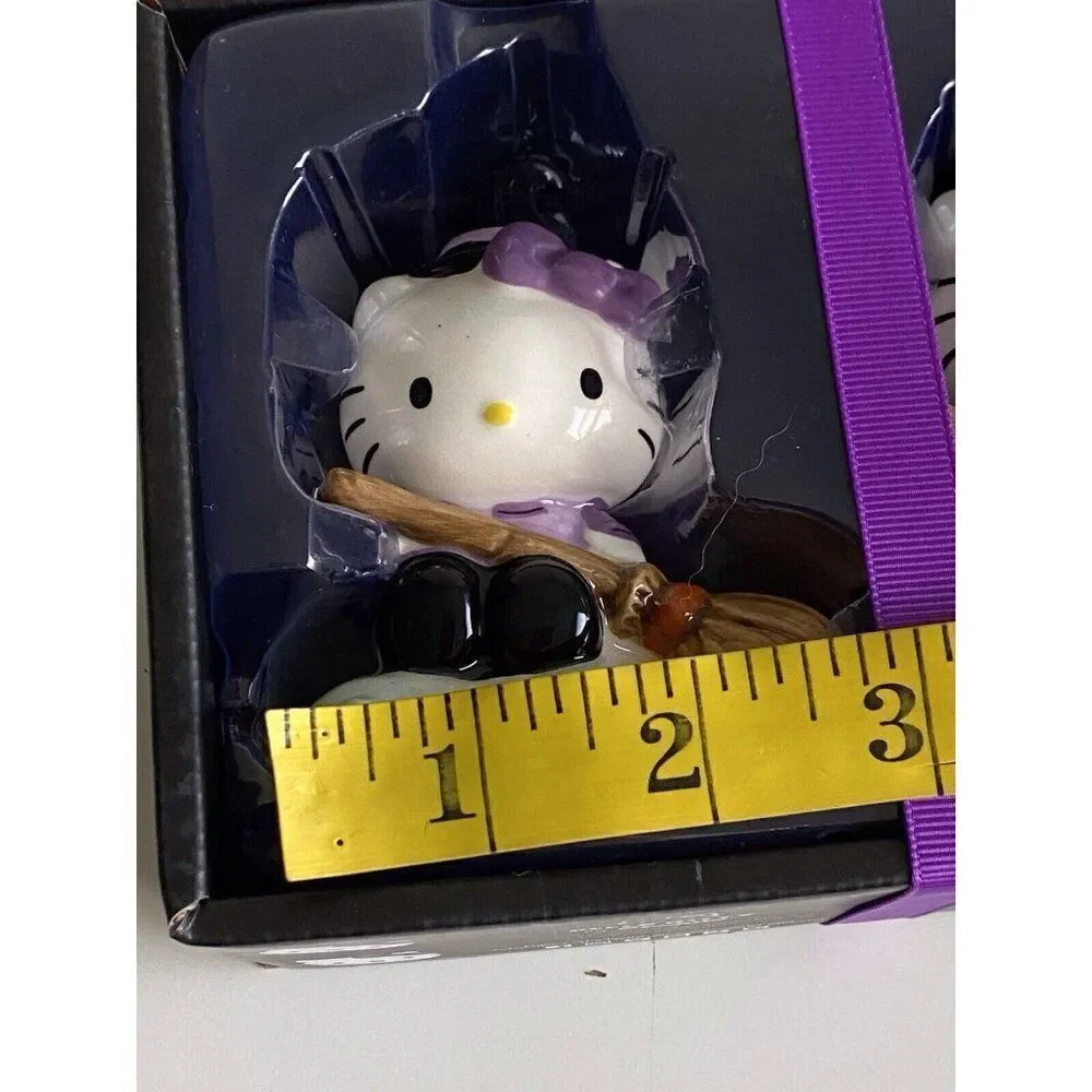 Hello Kitty Halloween Broom Pumpkin Witch Broom Ceramic  Salt Pepper Shakers NEW